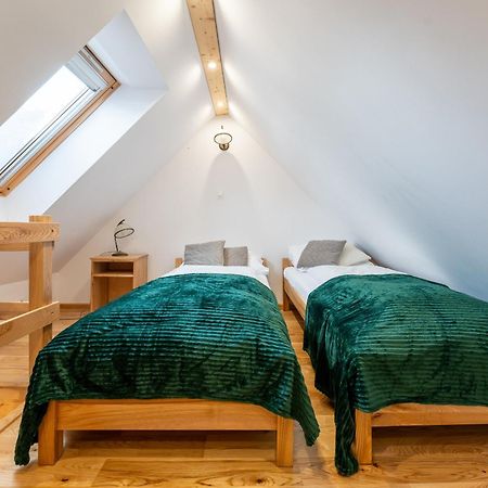 Appartement Dom Krawca - Pod Chojnikiem à Jelenia Góra Extérieur photo