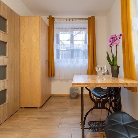 Appartement Dom Krawca - Pod Chojnikiem à Jelenia Góra Extérieur photo