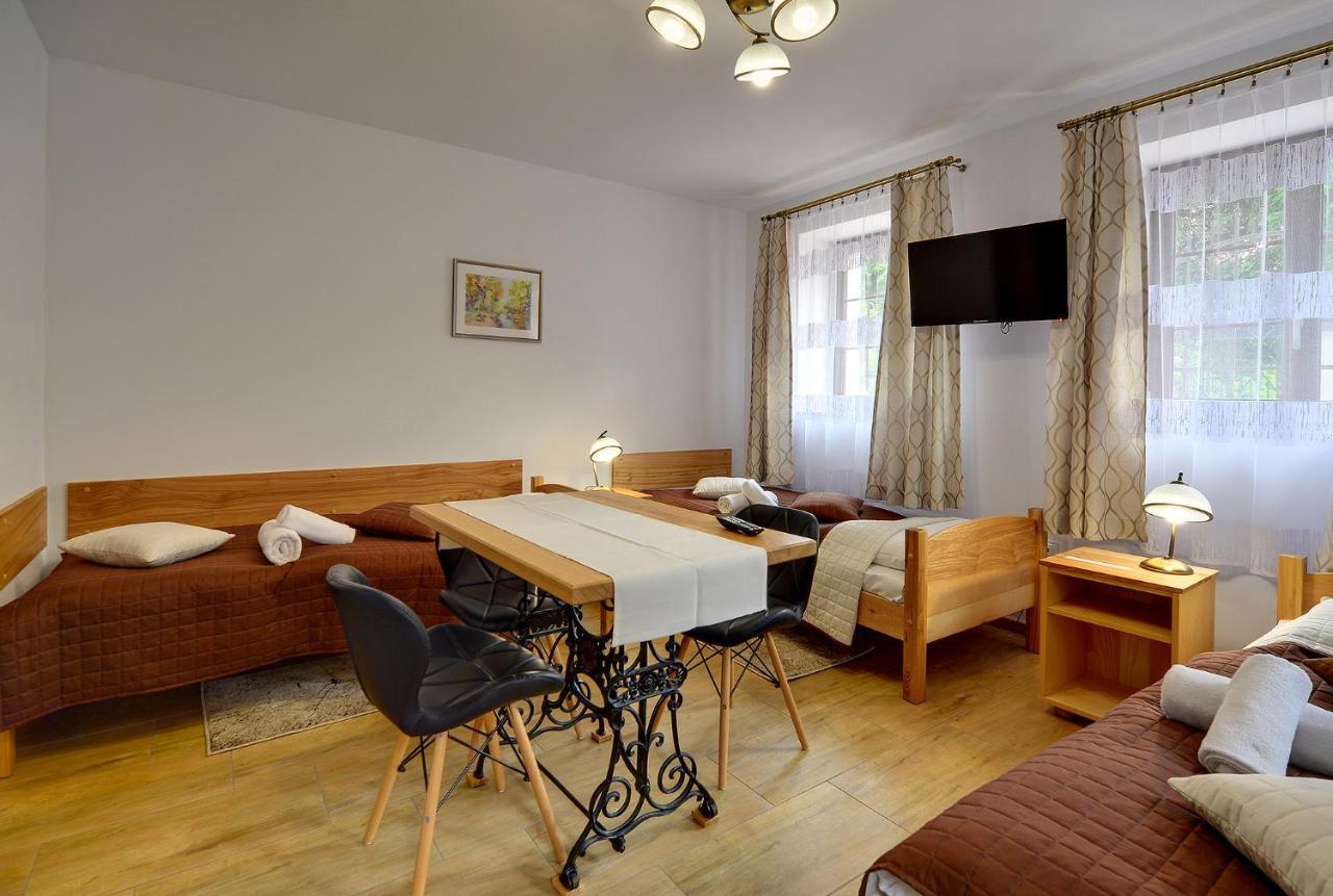 Appartement Dom Krawca - Pod Chojnikiem à Jelenia Góra Extérieur photo