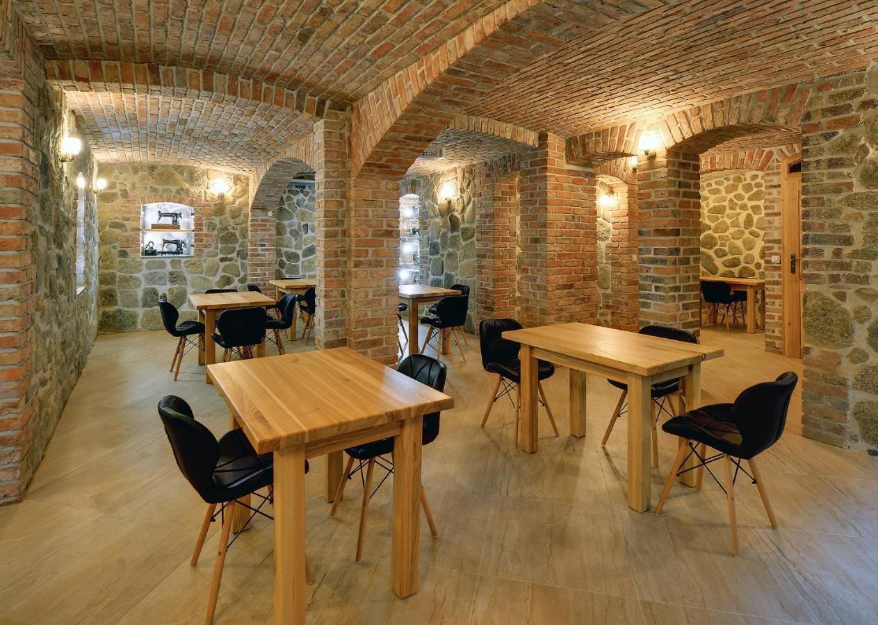 Appartement Dom Krawca - Pod Chojnikiem à Jelenia Góra Extérieur photo