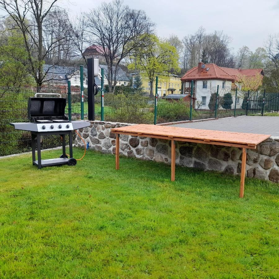 Appartement Dom Krawca - Pod Chojnikiem à Jelenia Góra Extérieur photo
