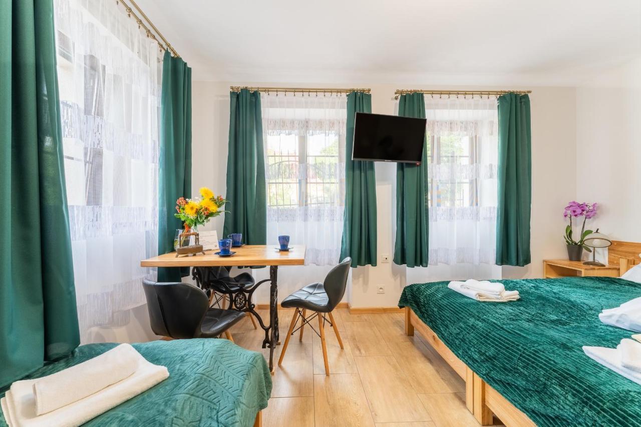 Appartement Dom Krawca - Pod Chojnikiem à Jelenia Góra Extérieur photo