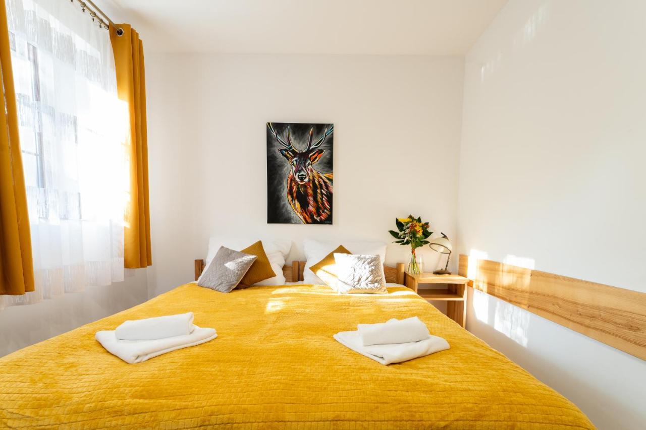 Appartement Dom Krawca - Pod Chojnikiem à Jelenia Góra Extérieur photo