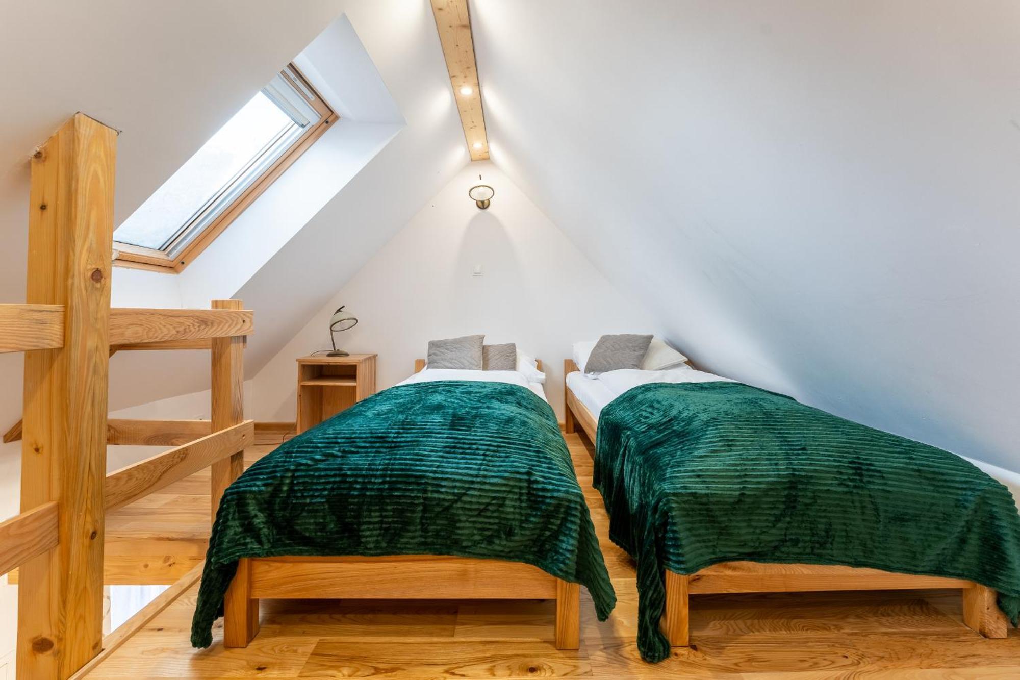 Appartement Dom Krawca - Pod Chojnikiem à Jelenia Góra Extérieur photo