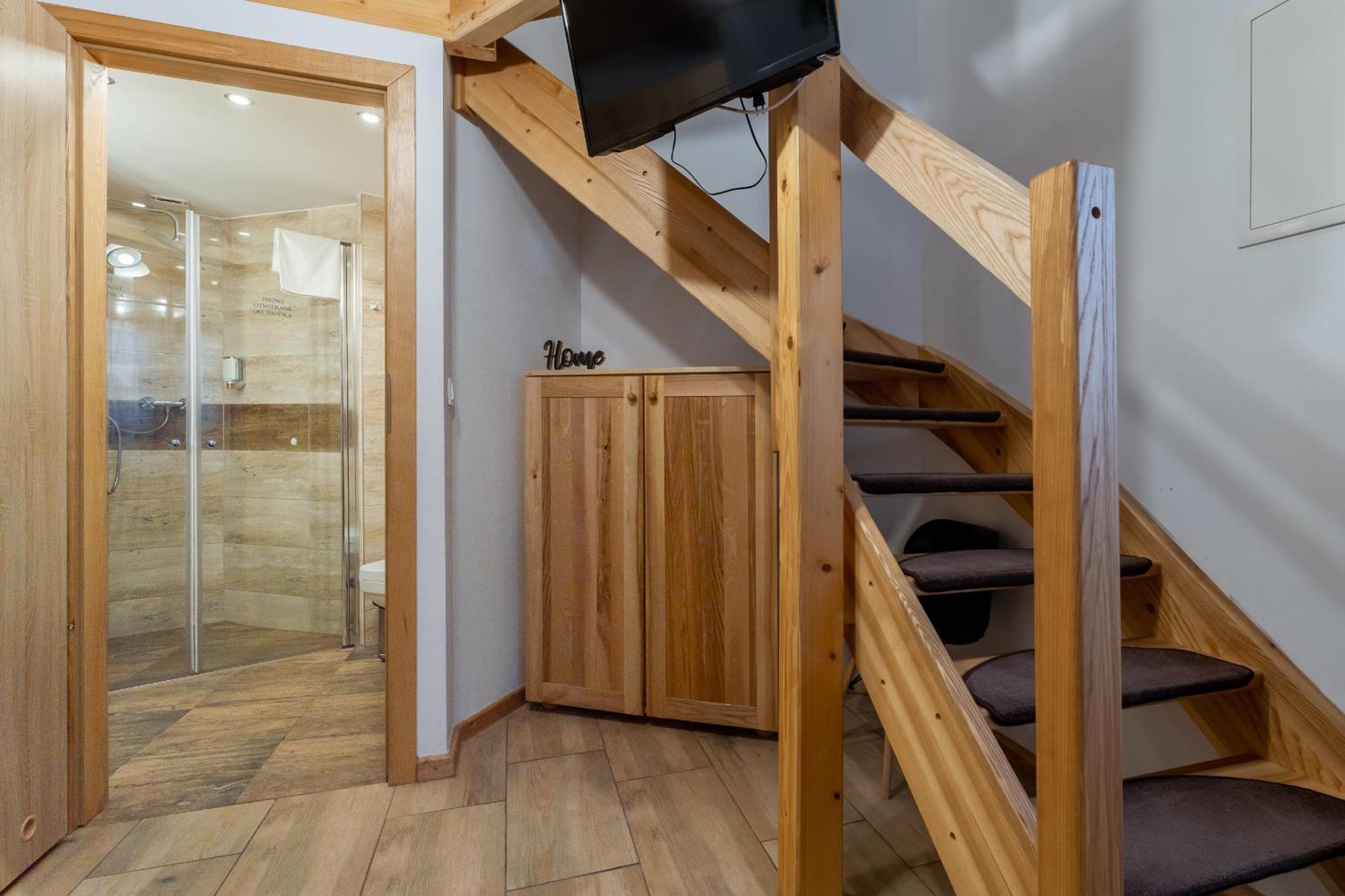 Appartement Dom Krawca - Pod Chojnikiem à Jelenia Góra Extérieur photo