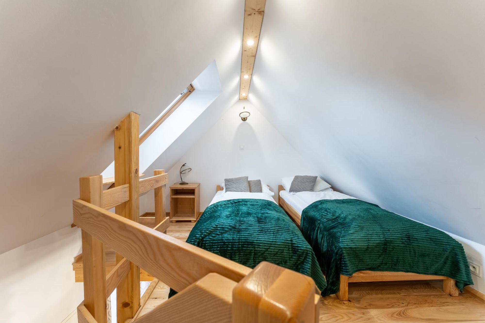 Appartement Dom Krawca - Pod Chojnikiem à Jelenia Góra Extérieur photo