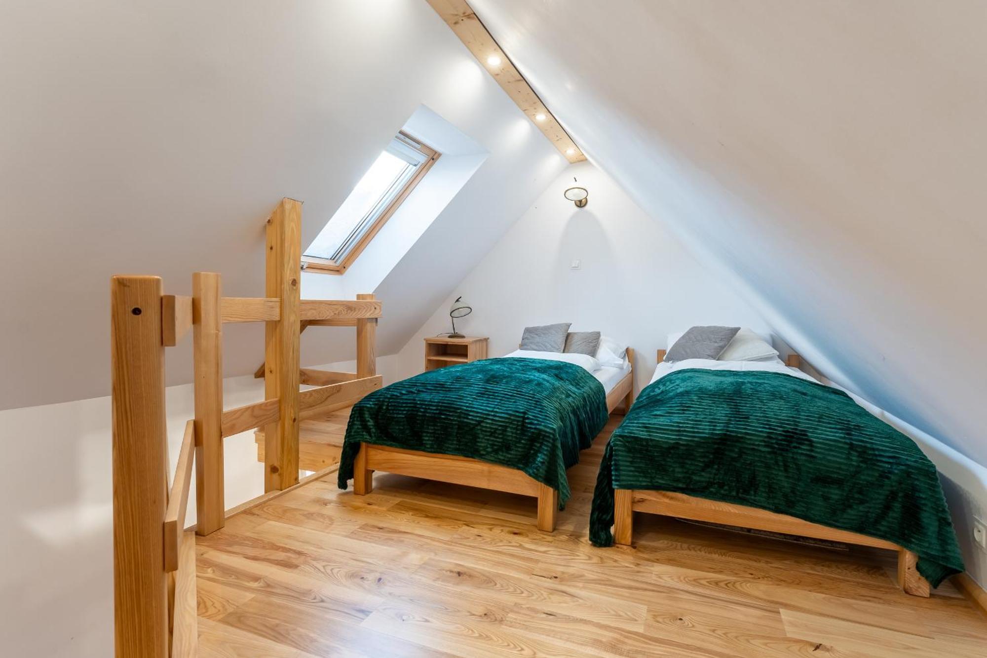 Appartement Dom Krawca - Pod Chojnikiem à Jelenia Góra Extérieur photo