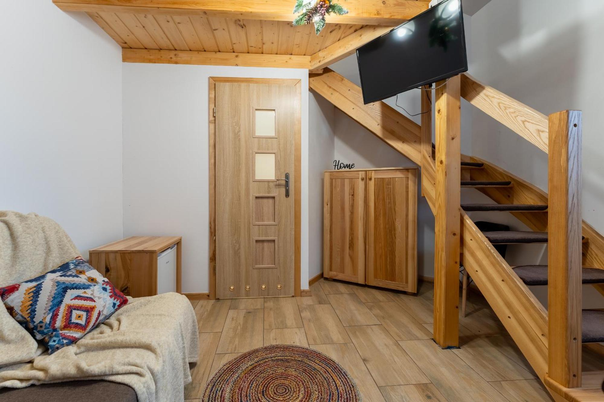 Appartement Dom Krawca - Pod Chojnikiem à Jelenia Góra Extérieur photo