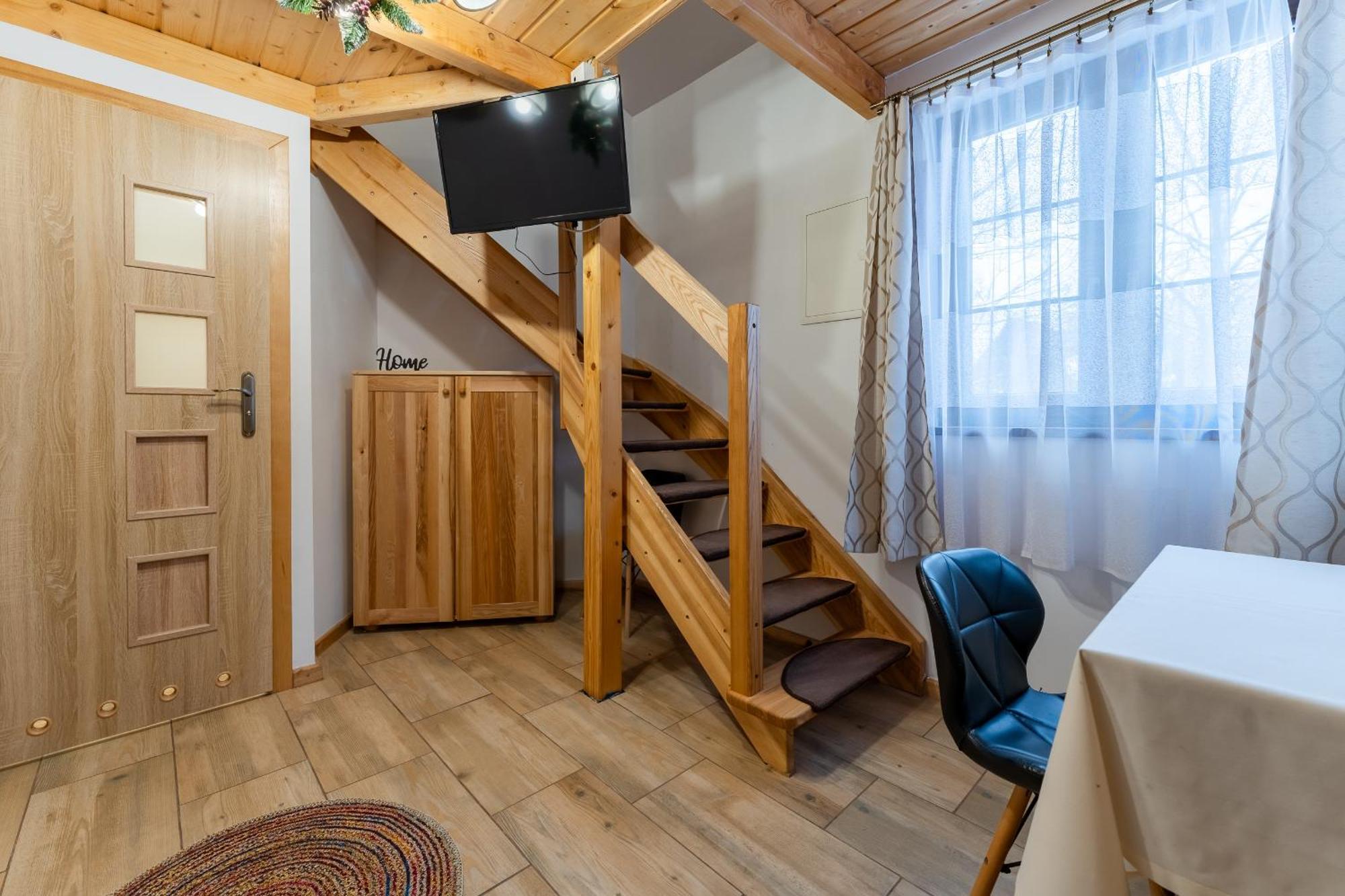 Appartement Dom Krawca - Pod Chojnikiem à Jelenia Góra Extérieur photo