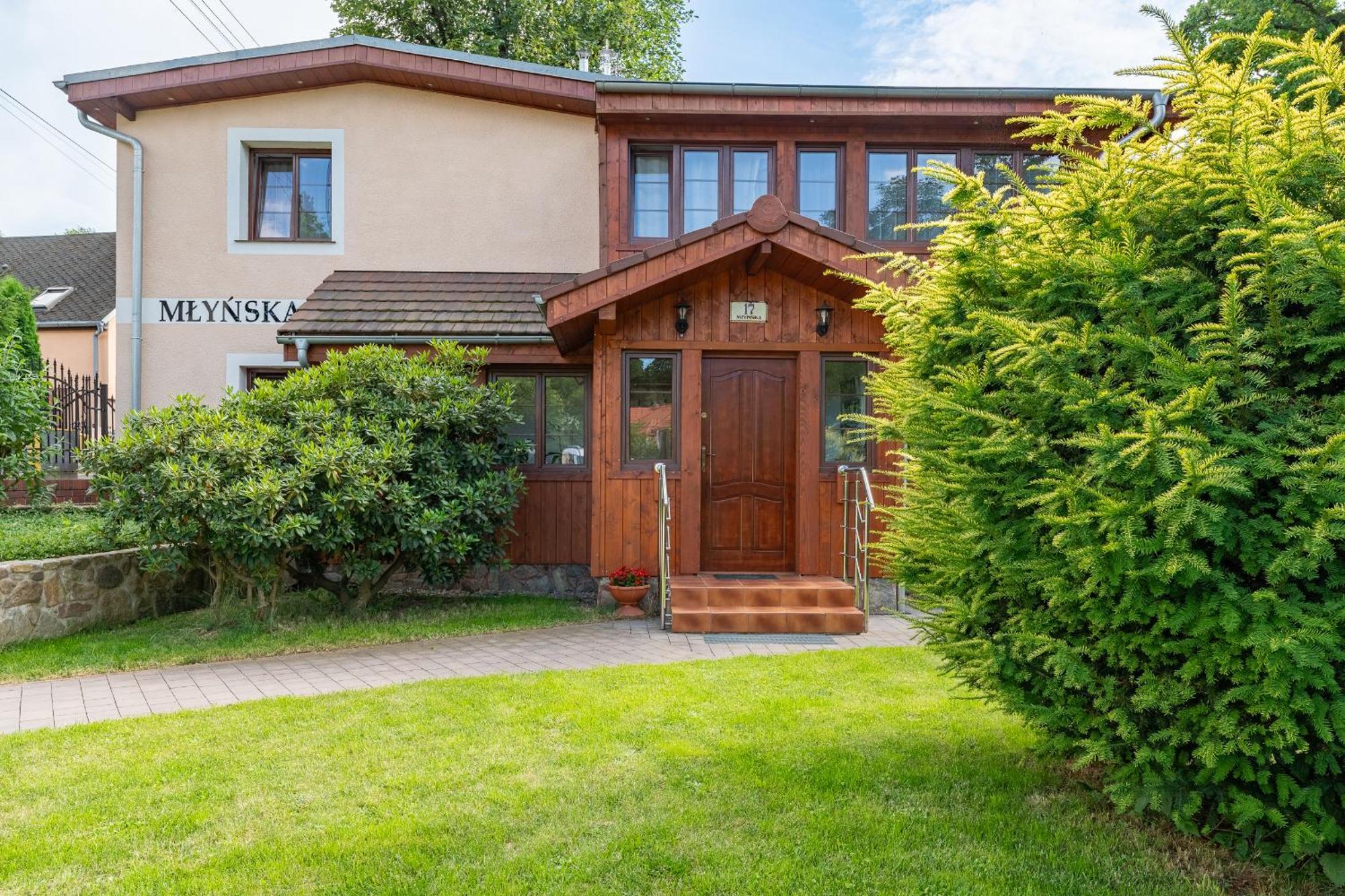 Appartement Dom Krawca - Pod Chojnikiem à Jelenia Góra Extérieur photo