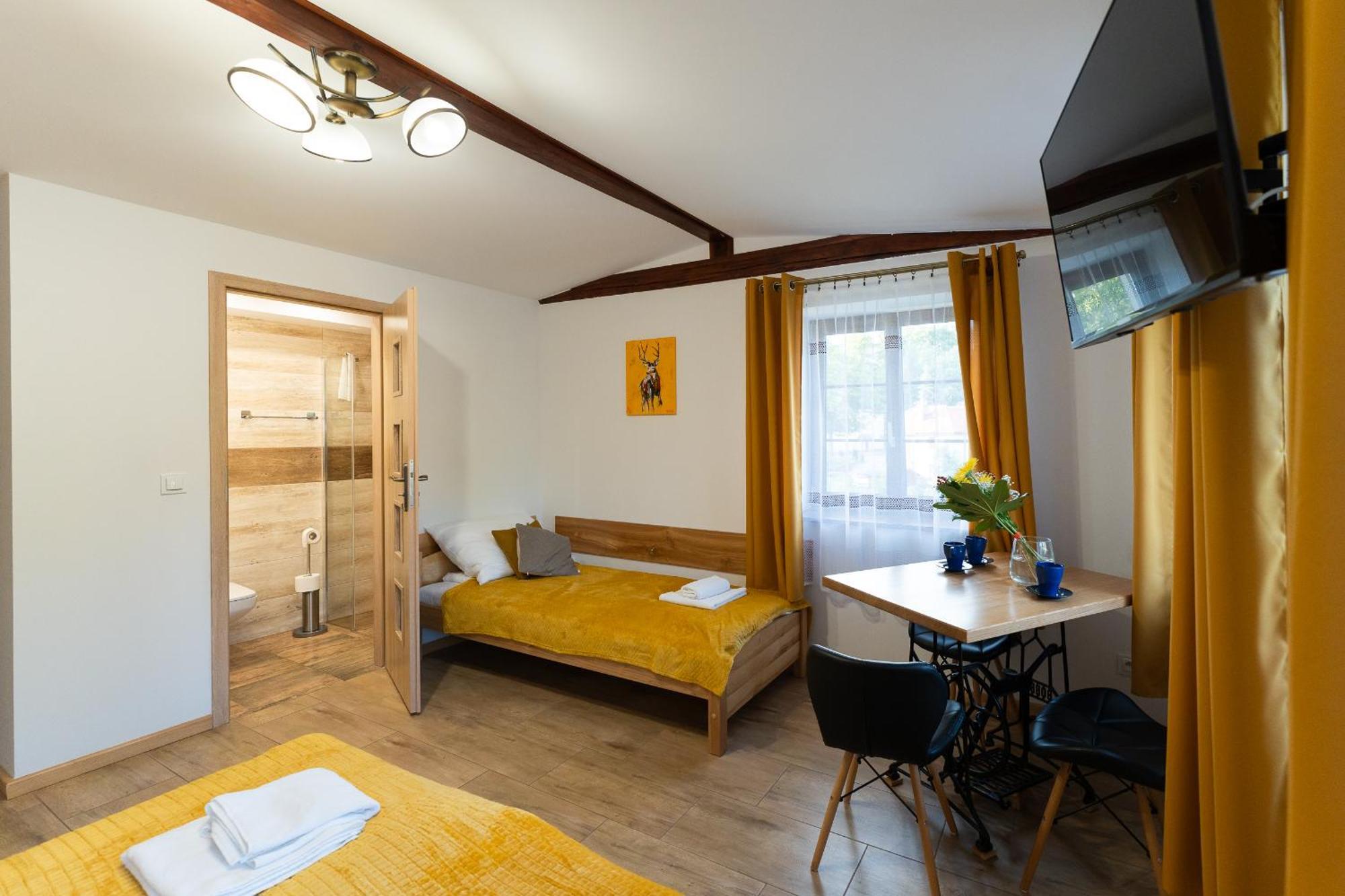 Appartement Dom Krawca - Pod Chojnikiem à Jelenia Góra Extérieur photo