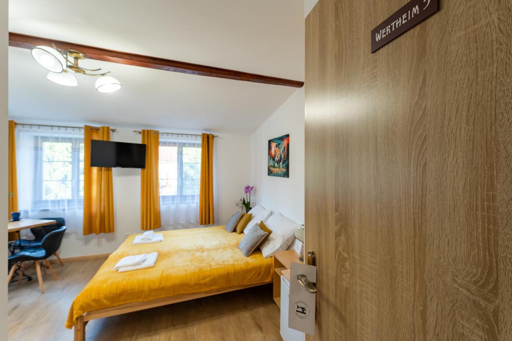 Appartement Dom Krawca - Pod Chojnikiem à Jelenia Góra Extérieur photo