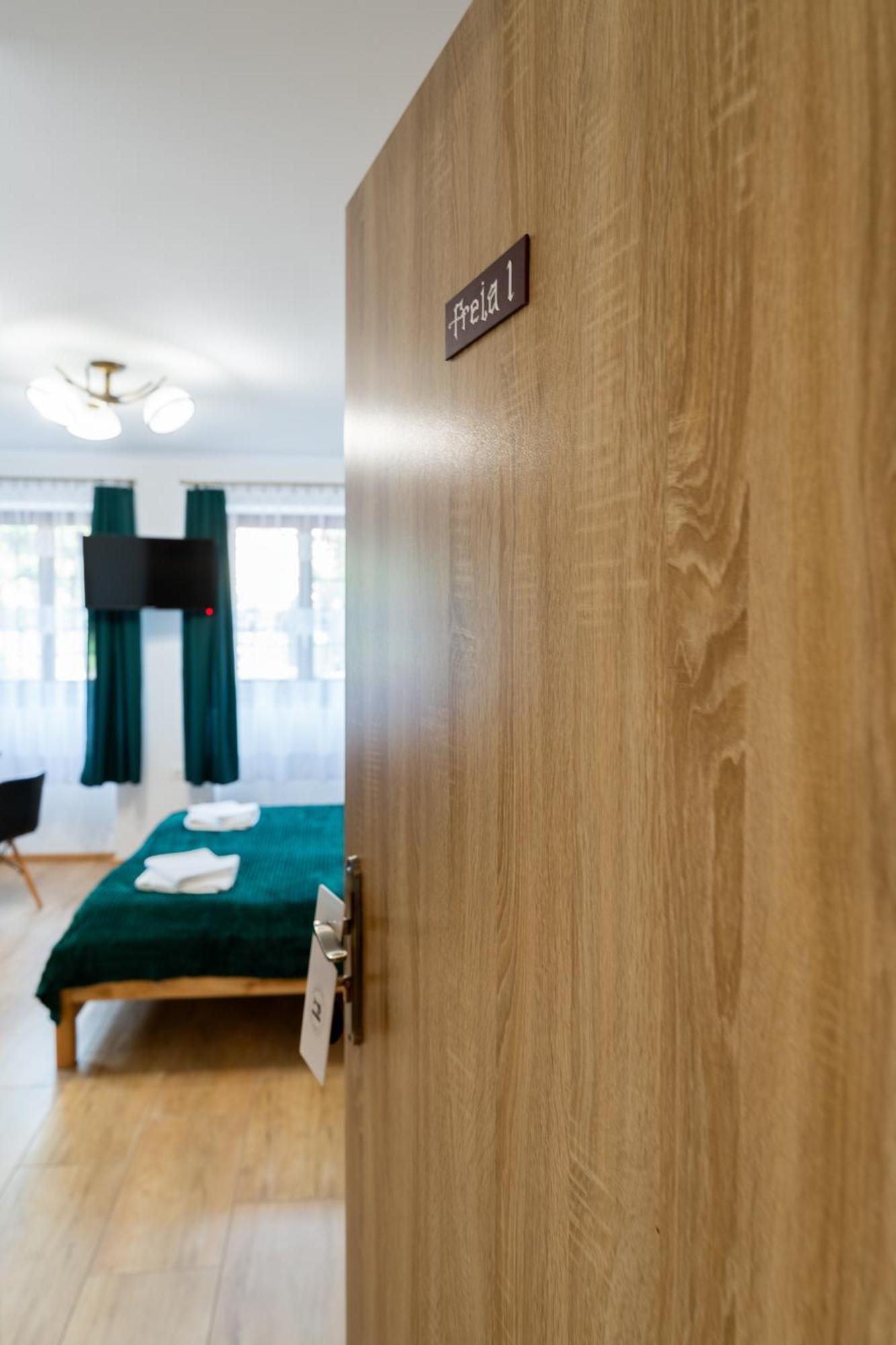 Appartement Dom Krawca - Pod Chojnikiem à Jelenia Góra Extérieur photo