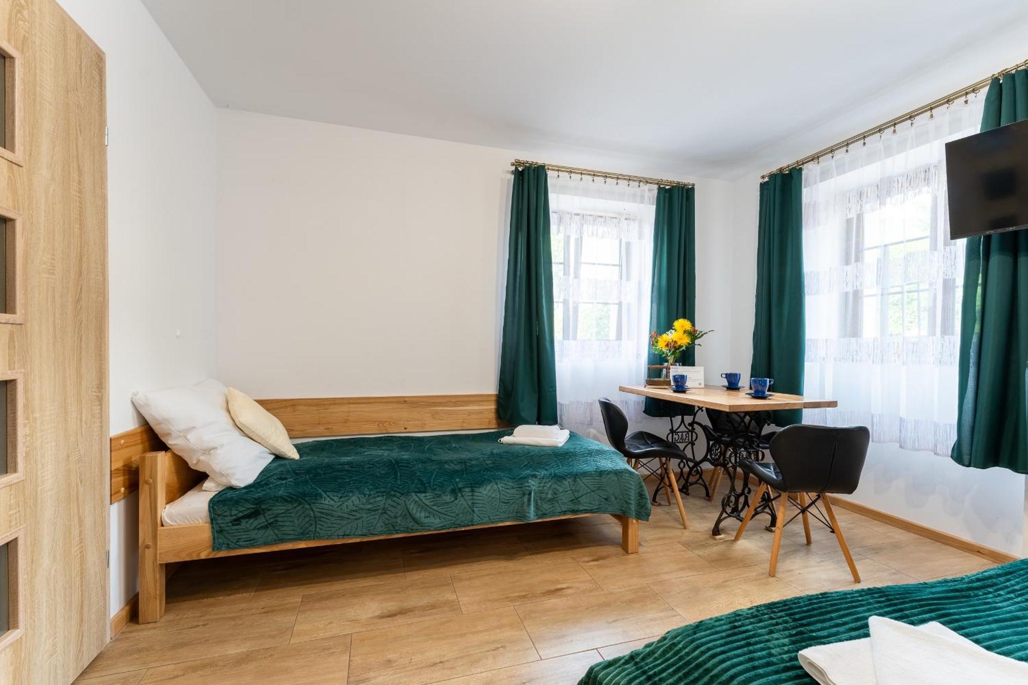 Appartement Dom Krawca - Pod Chojnikiem à Jelenia Góra Extérieur photo