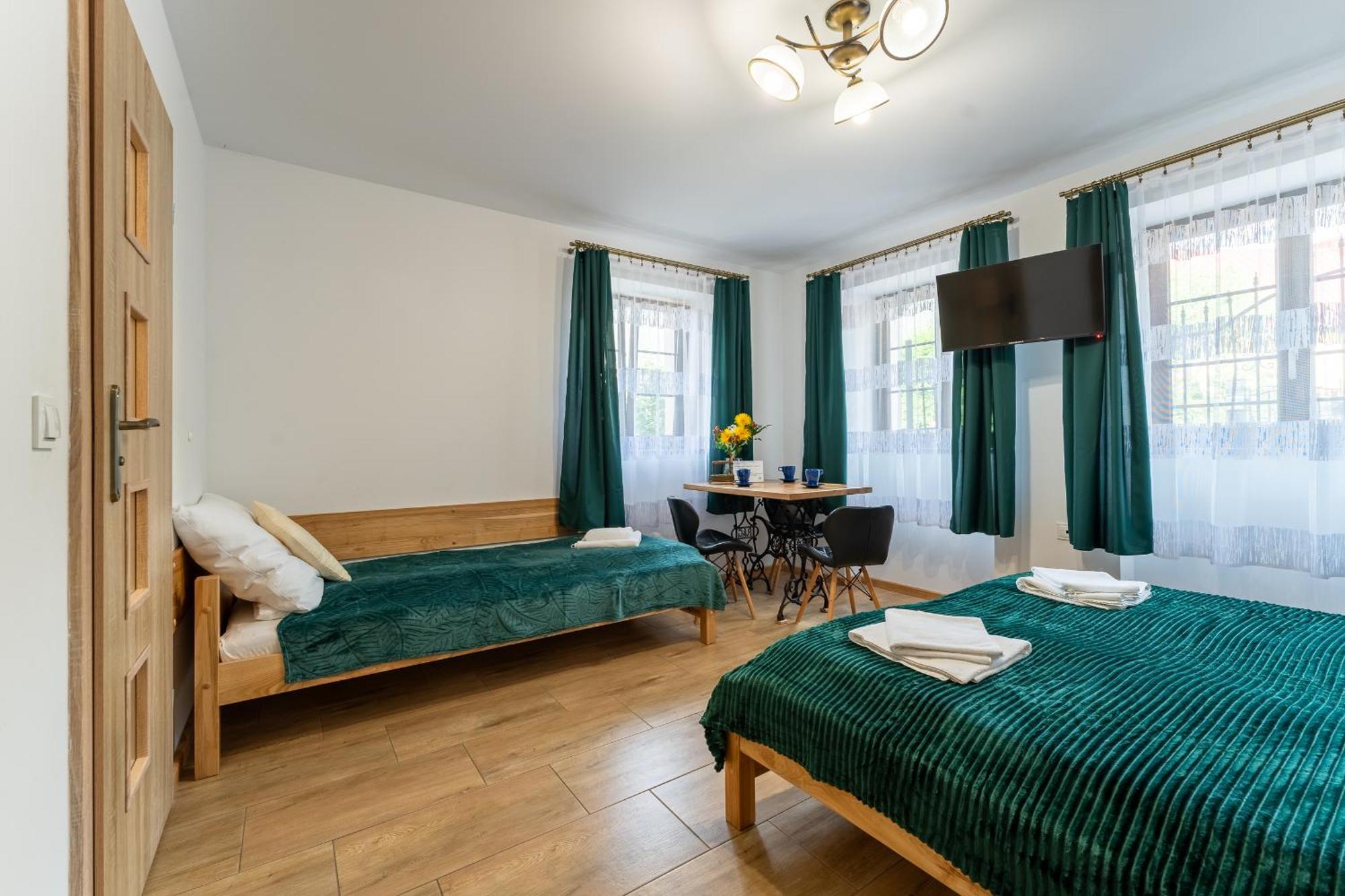 Appartement Dom Krawca - Pod Chojnikiem à Jelenia Góra Extérieur photo