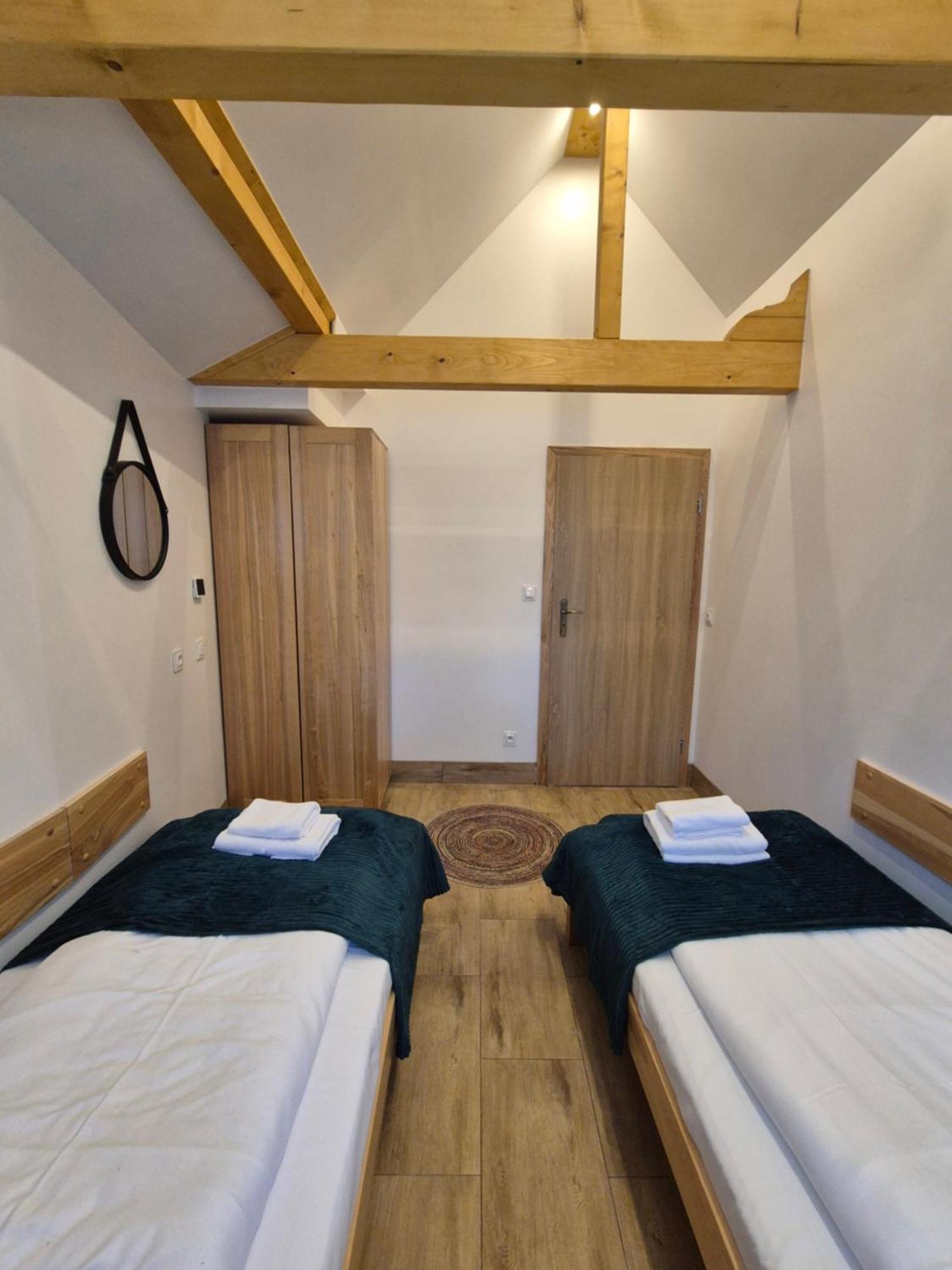 Appartement Dom Krawca - Pod Chojnikiem à Jelenia Góra Extérieur photo