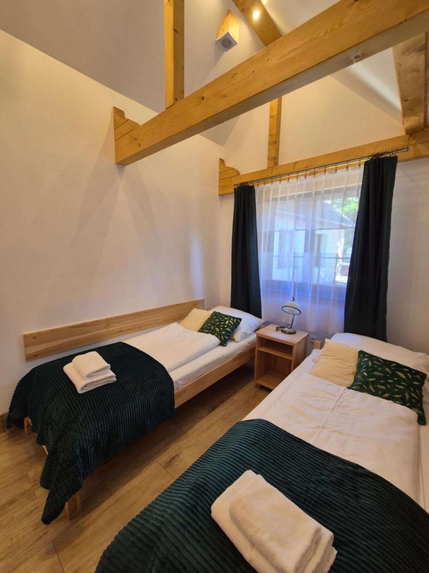 Appartement Dom Krawca - Pod Chojnikiem à Jelenia Góra Extérieur photo