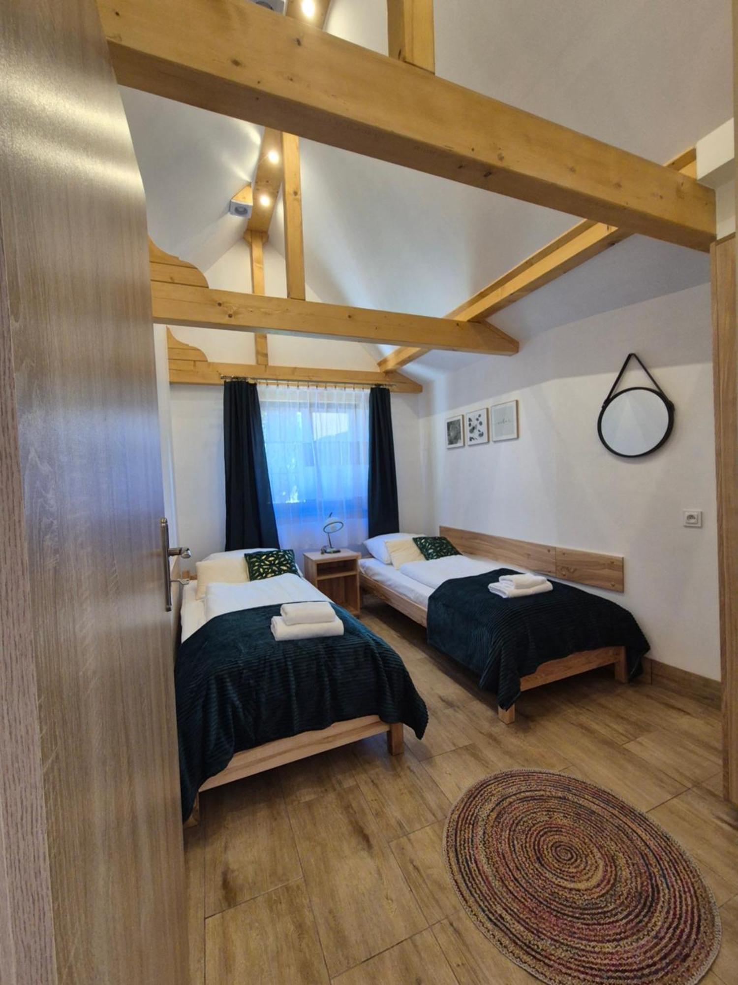Appartement Dom Krawca - Pod Chojnikiem à Jelenia Góra Extérieur photo